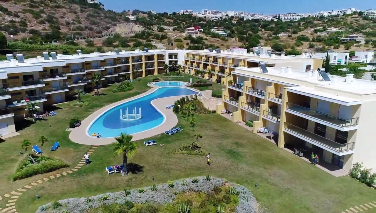 Spacious In With Pool And Terrace
